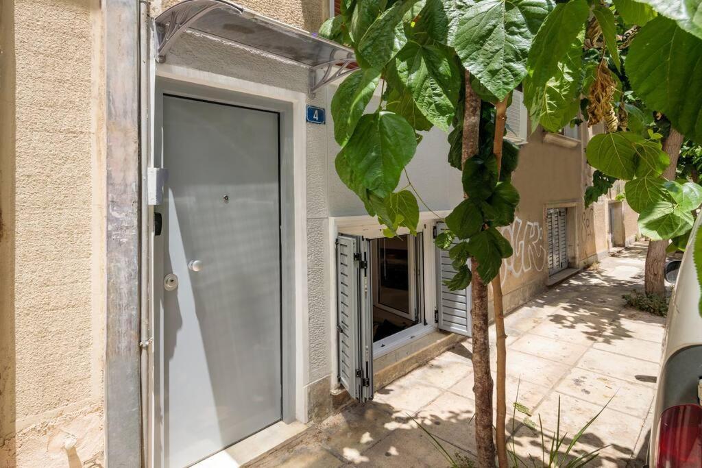 Hilton Area Brand New Comfortable Apartment Athen Exterior foto