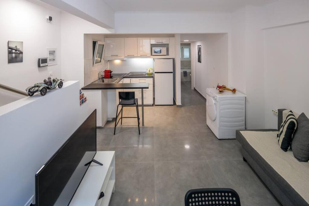 Hilton Area Brand New Comfortable Apartment Athen Exterior foto